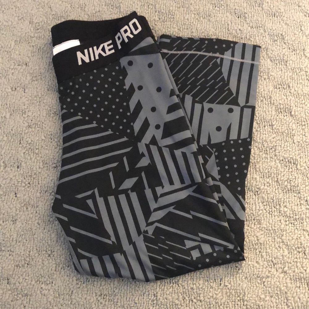 Women’s Nike cropped leggings